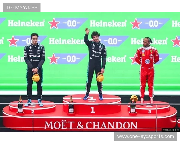 包场观赛！F1 中国站一家三口的定制速度盛宴